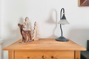 Wohnzimmer Sideboard mit Lampe Detail