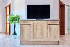 Wohnzimmer TV und Sideboard Detail